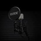 rode nt1 5g black insitu beauty shot horizontal lines bg 3 quarter low view 12 2022 8801x5870 rgb 2000x2000 2173130